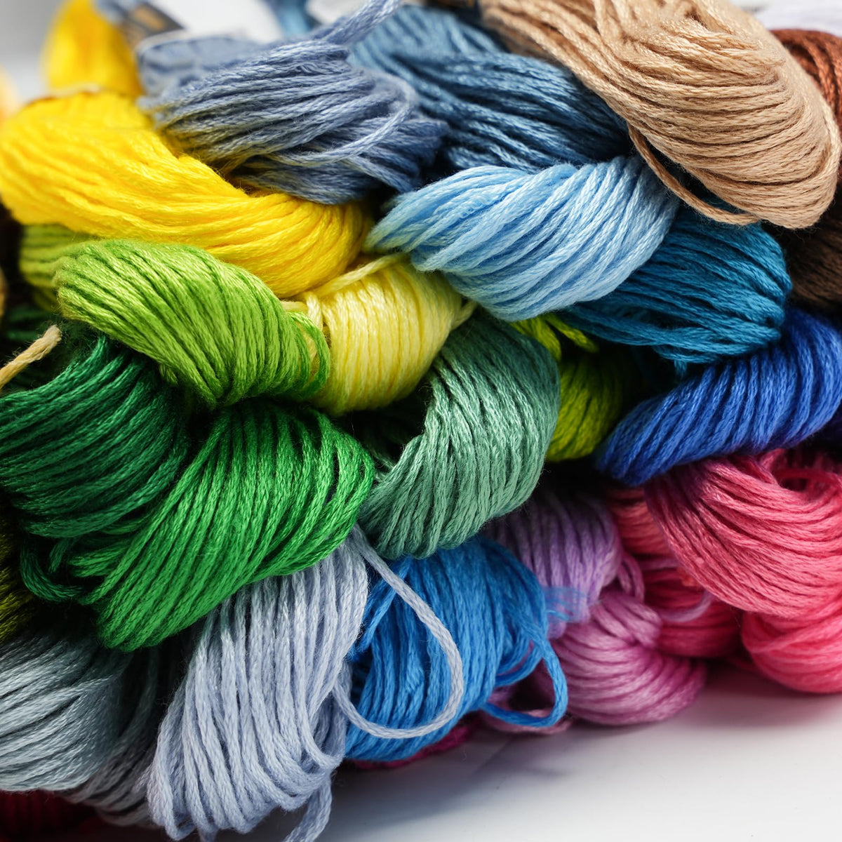 70 Skeins Embroidery Thread Friendship Bracelet String Floss Kit Yarn | Rainbow Thin Threads for Beginners, Cross Stitch, Sewing, Needlepoint, Crochet Craft, Patterns for Hair Wrap & Shirt Lanyard