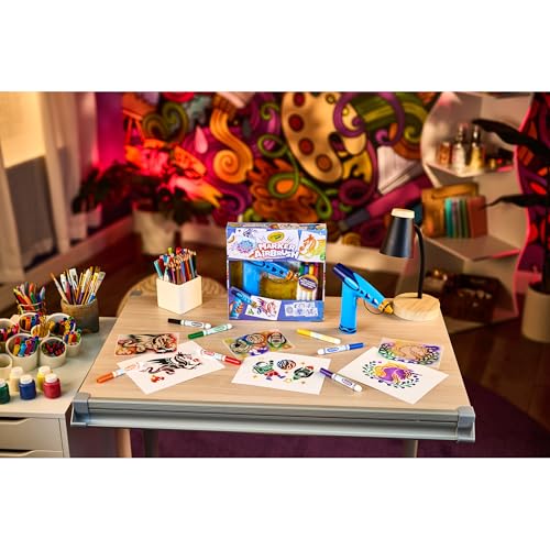 Crayola Marker Airbrush Spray Art Kit, 8 Washable Markers, 5 Stencils | Arts & Crafts Toys for Kids, Birthday, Holiday Gifts for Girls & Boys 6+, Battery-Powered Sprayer Kids Activities